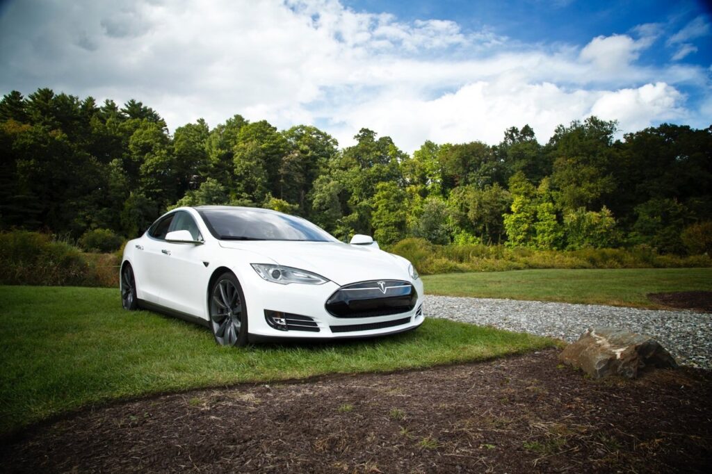 Tesla-revela-modelo-de-carro-elétrico-acessível-prometendo-adoção-em-massa